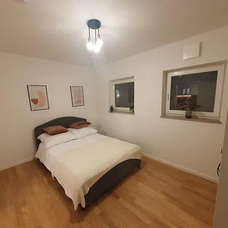 Helle 3 Zimmer Souterrainwohnung In Einem Neubau-Villa München Eksteriør billede