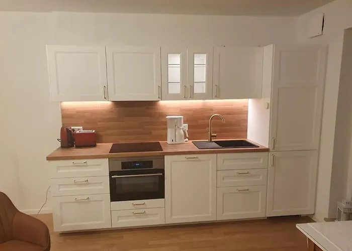 Helle 3 Zimmer Souterrainwohnung In Einem Neubau-Villa