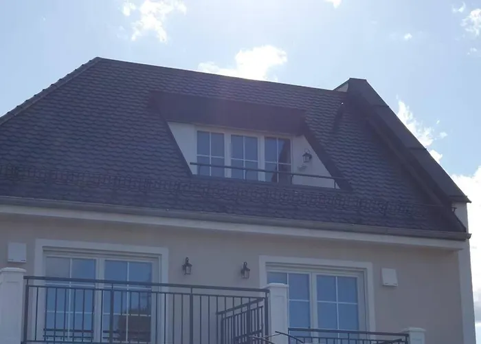 Helle 3 Zimmer Souterrainwohnung In Einem Neubau-Villa