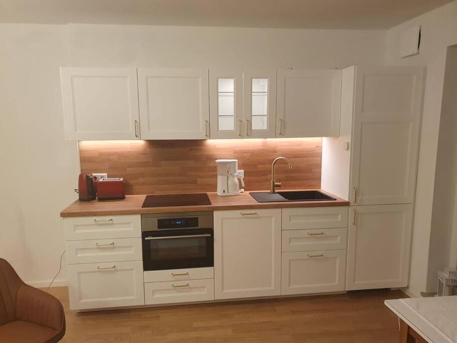 Appartamento Helle 3 Souterrainwohnung In Einem Neubau-villa *