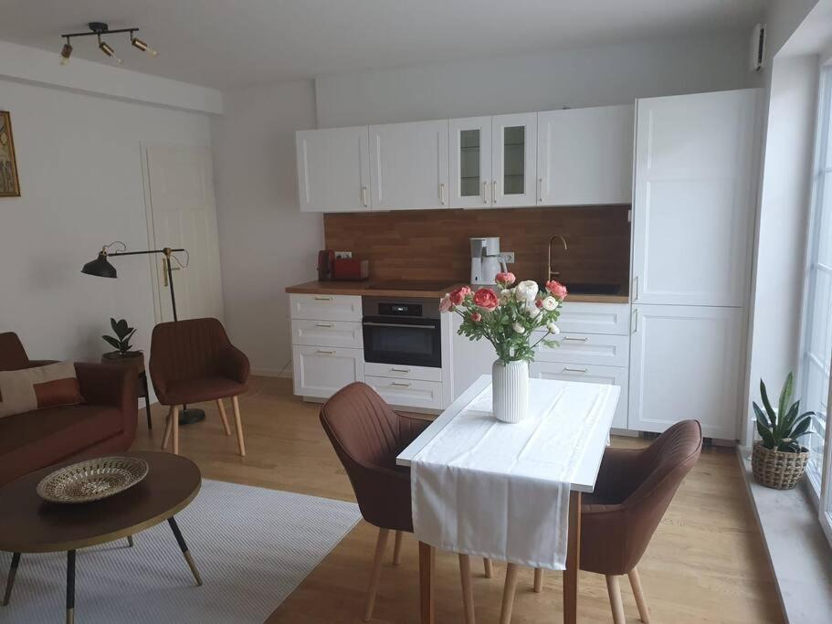 Appartamento Helle 3 Souterrainwohnung In Einem Neubau-villa *
