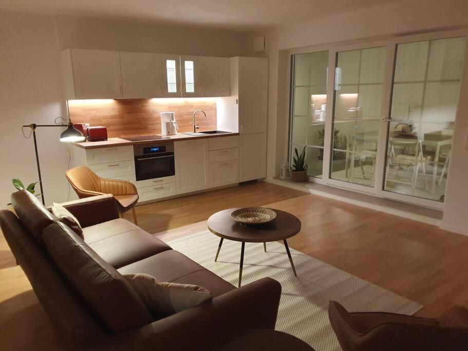 Helle 3 Souterrainwohnung In Einem Neubau-villa Appartamento *