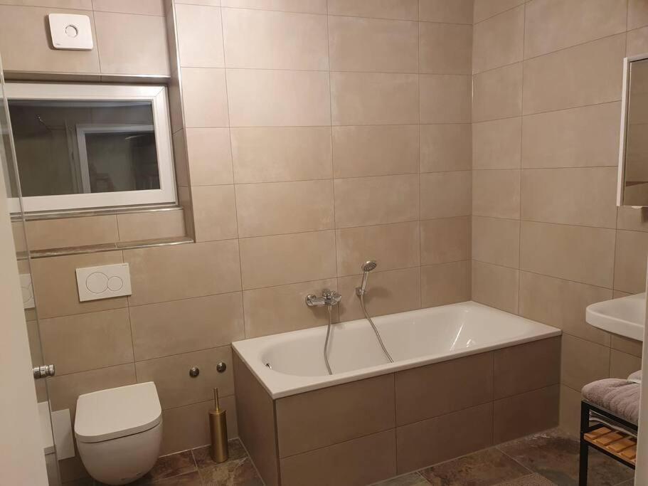 Helle 3 Souterrainwohnung In Einem Neubau-villa Monaco di Baviera