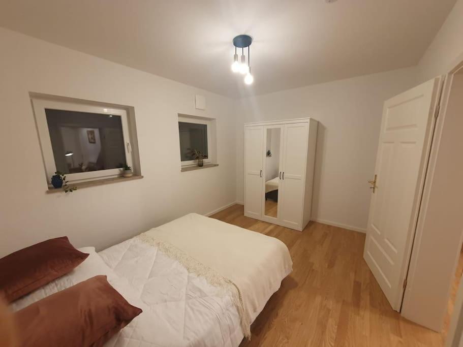 Apartamento Helle 3 Souterrainwohnung In Einem Neubau-villa Múnich