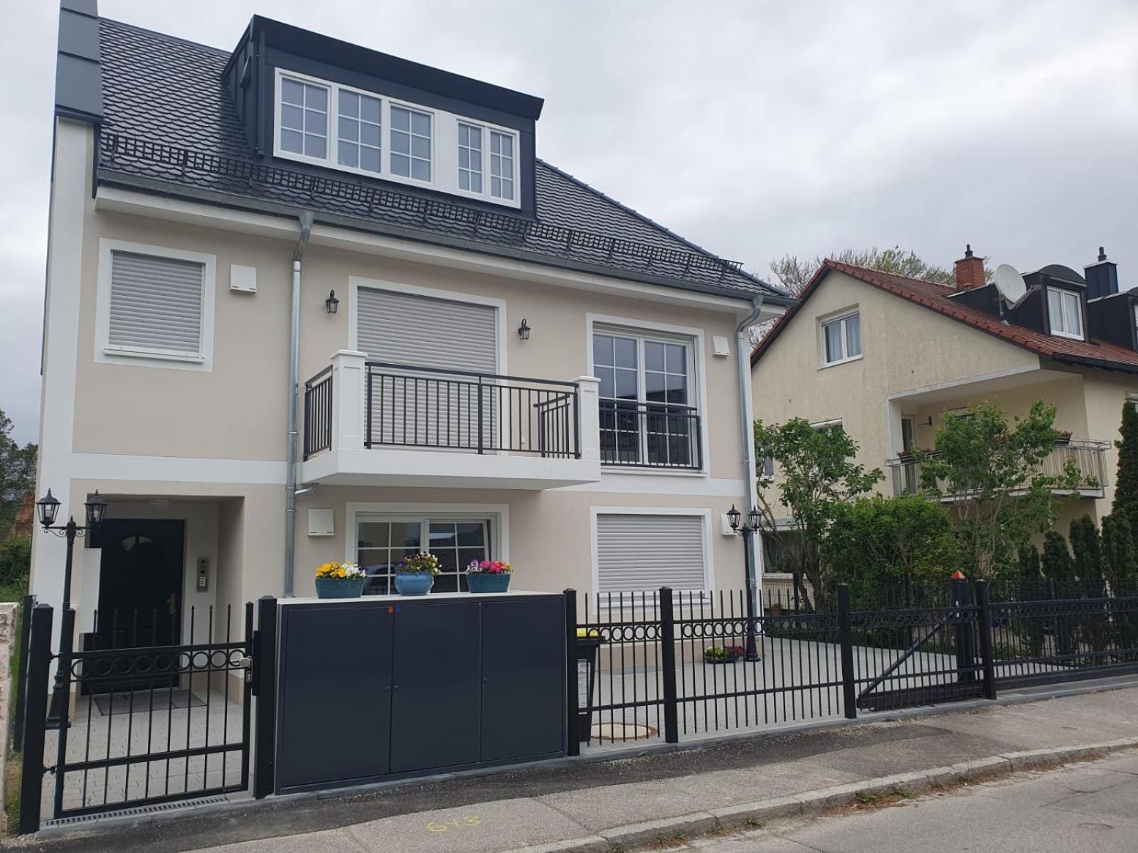 Helle 3 Souterrainwohnung In Einem Neubau-villa Apartment Munich